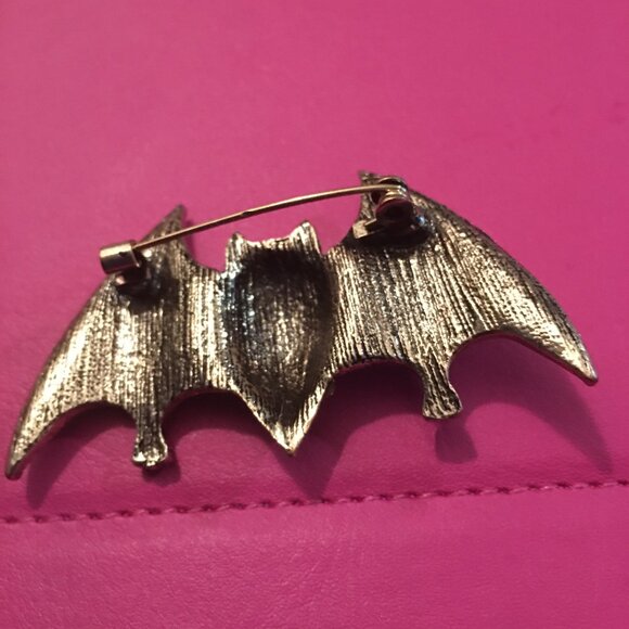 Red Tone Bat Rhinestone Costume Jewelry Brooch - So Cute NEW Drawer 6 - Picture 4 of 5